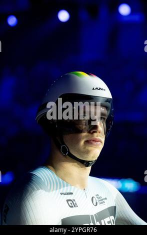 APELDOORN - Harry Lavreysen im Sprint der ersten Runde in der UCI Track Champions League in Omnisport. Es war die dritte Runde des Rennradwettbewerbs. ANP IRIS VAN DEN BROEK Stockfoto