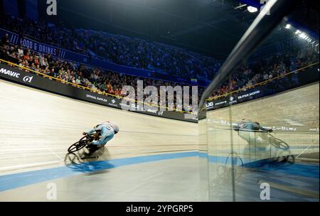 APELDOORN - Harry Lavreysen in Aktion während des letzten Sprints in der UCI Track Champions League in Omnisport. Es war die dritte Runde des Rennradwettbewerbs. ANP IRIS VAN DEN BROEK Stockfoto