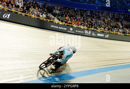 APELDOORN - Harry Lavreysen in Aktion während des letzten Sprints in der UCI Track Champions League in Omnisport. Es war die dritte Runde des Rennradwettbewerbs. ANP IRIS VAN DEN BROEK Stockfoto