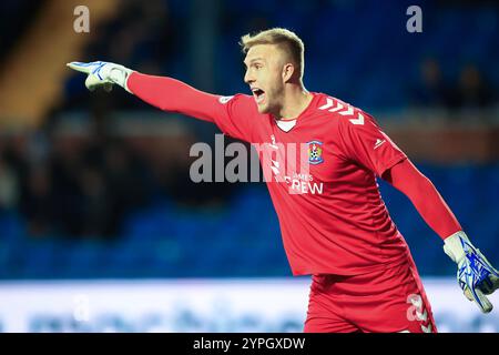 30. November 2024; Rugby Park, Kilmarnock, Schottland: Schottischer Premiership Football, Kilmarnock gegen Dundee; Robby McCrorie aus Kilmarnock schreit Anweisungen an seine Verteidigung Stockfoto