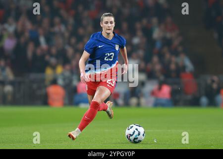 London, Großbritannien. November 2024 30. London, England, 30. November 2024: Emily Fox (23 Vereinigte Staaten) während des internationalen Freundschaftsspiels zwischen England und den Vereinigten Staaten im Wembley Stadium in London (Alexander Canillas/SPP) Credit: SPP Sport Press Photo. /Alamy Live News Stockfoto