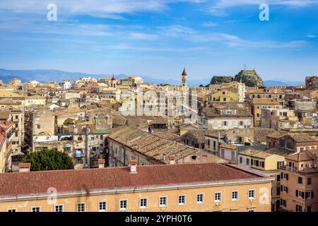 Blick von der Neuen Festung über die historische Altstadt von Korfu, auch bekannt als Kerkyra, Korfu, Griechenland Stockfoto