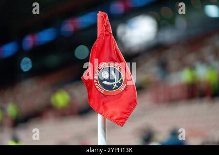 Sheffield, Großbritannien. November 2024. Sheffield United Badge vor dem Spiel Sheffield United FC gegen Sunderland AFC Skybet EFL Championship in der Bramall Lane, Sheffield, England, Großbritannien am 29. November 2024 Credit: Every Second Media/Alamy Live News Stockfoto