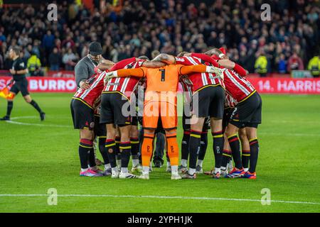 Sheffield, Großbritannien. November 2024. Sheffield United Team dringt am 29. November 2024 vor dem Spiel Sheffield United FC gegen Sunderland AFC Skybet EFL Championship in der Bramall Lane, Sheffield, England, Großbritannien. Credit: Every Second Media/Alamy Live News Stockfoto