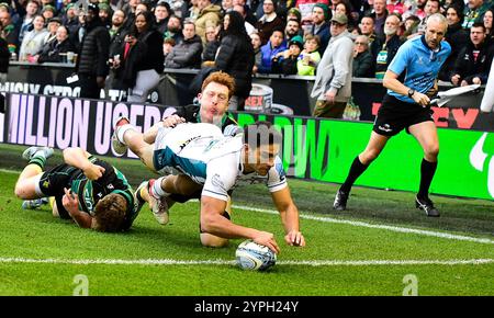Northampton, Großbritannien. November 2024 30. Santi Carreras aus GLOUCESTER versuchen Sie es während des Spiels zwischen Northampton Saints und Gloucester Rugby im Cinch Stadium Franklin's Gardens. Northampton Großbritannien. Quelle: PATRICK ANTHONISZ/Alamy Live News Stockfoto