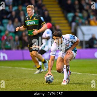 Northampton, Großbritannien. November 2024 30. Santi Carreras aus GLOUCESTER wird während des Spiels zwischen Northampton Saints und Gloucester Rugby im Cinch Stadium Franklin's Gardens ausprobiert. Northampton Großbritannien. Quelle: PATRICK ANTHONISZ/Alamy Live News Stockfoto