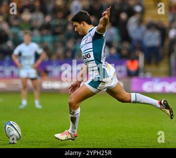 Northampton, Großbritannien. November 2024 30. Santi Carreras von GLOUCESTER im Spiel zwischen Northampton Saints und Gloucester Rugby im Cinch Stadium Franklin's Gardens. Northampton Großbritannien. Quelle: PATRICK ANTHONISZ/Alamy Live News Stockfoto