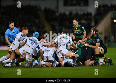 Northampton, Großbritannien. November 2024 30. Spielspaß während des Spiels zwischen Northampton Saints und Gloucester Rugby im Cinch Stadium Franklin's Gardens. Northampton Großbritannien. Quelle: PATRICK ANTHONISZ/Alamy Live News Stockfoto