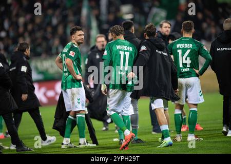 Bremer Spieler enttaeuscht, enttäuscht, Enttäuschung, Enttaeuschung nach dem Schlusspfiff, v.l. Milos VELJKOVIC HB , Justin NJINMAH HB , Senne LYNEN HB , Fussball 1. Bundesliga, 12. Spieltag, SV Werder Bremen HB - VfB Stuttgart S 2-2 am 09.11.2024 in Bremen/Deutschland. DFL-Vorschriften verbieten jede Verwendung von Fotos als Bildsequenzen und/oder Quasi-Video *** Bremer Spieler enttäuscht, enttäuscht, enttäuscht, enttäuscht nach dem letzten Pfeifen, f l l Milos VELJKOVIC HB , Justin NJINMAH HB , Senne LYNEN HB , Fußball 1 Bundesliga, Spieltag 12, SV Werder Bremen HB VfB Stuttgart S 2 2 ON Stockfoto