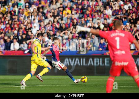 Barcelona, Spanien. November 2024 30. Raphinha spielte beim LaLiga EA Sports Spiel zwischen dem FC Barcelona und Las Palmas bei den Estadi Olimpic Lluis Companys. Quelle: Christian Bertrand/Alamy Live News Stockfoto