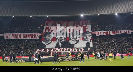 Rotterdam, Nederland. November 2024 30. ROTTERDAM, 30-11-2024, Stadion de Kuip, Saison 2024/2025, niederländischer Eredivisie Football. Spiel zwischen Feyenoord und Fortuna Sittard, Banner im Stand Credit: Pro Shots/Alamy Live News Stockfoto