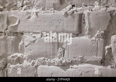 Nahaufnahme einer wunderschön strukturierten weißen Ziegelwand mit einzigartigem Oberflächendesign Stockfoto