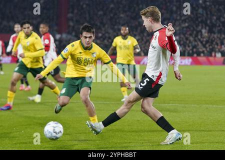 Rotterdam, Nederland. November 2024 30. ROTTERDAM, 30-11-2024, Stadion de Kuip, Saison 2024/2025, niederländischer Eredivisie Football. Spiel zwischen Feyenoord und Fortuna Sittard, Feyenoord Spieler Gijs Smal Credit: Pro Shots/Alamy Live News Stockfoto
