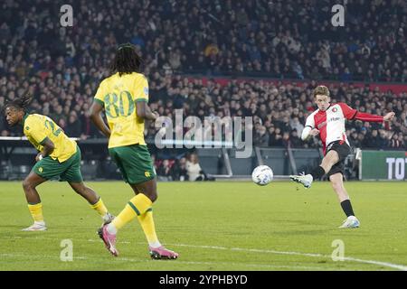 Rotterdam, Nederland. November 2024 30. ROTTERDAM, 30-11-2024, Stadion de Kuip, Saison 2024/2025, niederländischer Eredivisie Football. Spiel zwischen Feyenoord und Fortuna Sittard, Feyenoord Spieler Gijs Smal Credit: Pro Shots/Alamy Live News Stockfoto