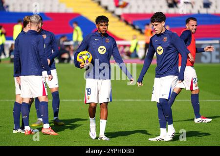 30. November 2024; Estadi Olimpic Lluis Companys, Barcelona, Spanien, Spanisch La Liga Football, Barcelona gegen Las Palmas; Lamine Yamal FC Barcelona während des Aufwärmens Stockfoto