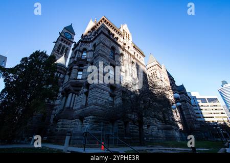 Altes Rathaus an der Queen Street West in der Innenstadt von Toronto, Ontario, Kanada Stockfoto