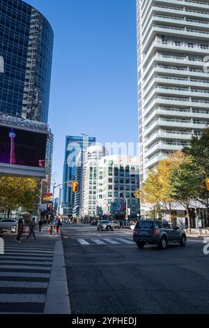 Blick nach Osten auf die Front Street West im Zentrum von Toronto, Ontario, Kanada Stockfoto