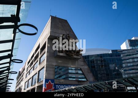 Die Publikumsskulptur im Rogers Centre auf dem Blue Jays Way in der Innenstadt von Toronto, Ontario, Kanada Stockfoto