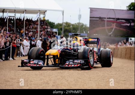 Mark Webber (aus) fährt den Red Bull RB6 beim Goodwood Festival of Speed Event 2024. Stockfoto