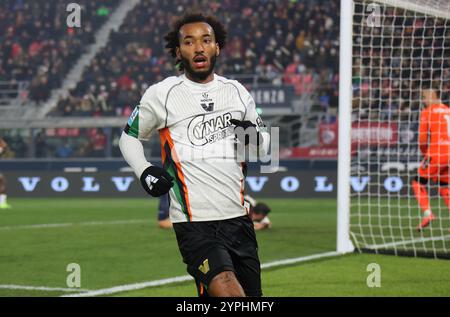 Bologna, Italien. November 2024 30. Gianluca Busio aus Venezia während des italienischen Fußballspiels Enilive Serie A zwischen Bologna f.c. und Venezia im Dall'Ara-Stadion in Bologna, Norditalien, Samstag, 30. November, 2024. Sport - Fußball - (Foto Michele Nucci Credit: LaPresse/Alamy Live News Stockfoto