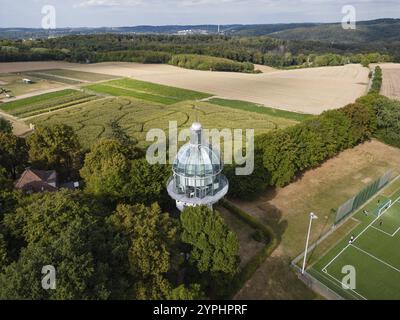 Der Leuchtturm in Solingen, Nordrhein-Westfalen, ist ein umgebauter ehemaliger Wasserturm. Es liegt im Stadtteil Graefrath in der Nähe des höchsten po Stockfoto