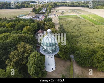 Der Leuchtturm in Solingen, Nordrhein-Westfalen, ist ein umgebauter ehemaliger Wasserturm. Es liegt im Stadtteil Graefrath in der Nähe des höchsten po Stockfoto