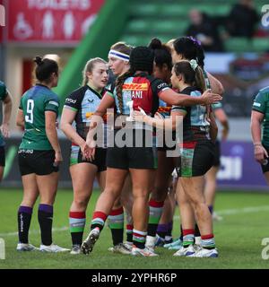 Twickenham, Großbritannien. November 2024 30. Kayleigh Powell von den Harlequins Women erzielte den ersten Versuch, das Ergebnis 5-0 während des Premiership Womens Rugby Matches zwischen Harlequins Women und Trailfinders Women am 30. November 2024 in Twickenham Stoop, Twickenham, England zu erzielen. Foto von Ken Sparks. Nur redaktionelle Verwendung, Lizenz für kommerzielle Nutzung erforderlich. Keine Verwendung bei Wetten, Spielen oder Publikationen eines einzelnen Clubs/einer Liga/eines Spielers. Quelle: UK Sports Pics Ltd/Alamy Live News Stockfoto