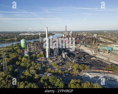 Die Huettenwerke Krupp Mannesmann (HKM) ist ein Stahlhersteller mit Sitz in Duisburg, der neben einem Stahlwerk auch eine Koksanlage, zwei Hochöfen, betreibt Stockfoto