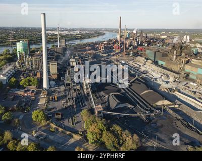 Die Huettenwerke Krupp Mannesmann (HKM) ist ein Stahlhersteller mit Sitz in Duisburg, der neben einem Stahlwerk auch eine Koksanlage, zwei Hochöfen, betreibt Stockfoto