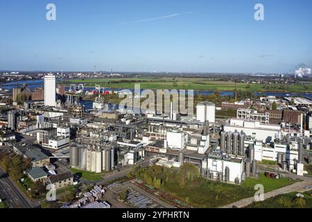 Maisstärkefabrik in einem Hafen am Rhein, in Nordrhein-Westfalen Stockfoto