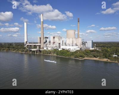 Das Kraftwerk Voerde ist ein Kohlekraftwerk in Voerde (Niederrhein), das direkt am Rhein liegt. Sie wurde bis Ende o stillgelegt Stockfoto