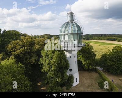 Der Leuchtturm in Solingen, Nordrhein-Westfalen, ist ein umgebauter ehemaliger Wasserturm. Es liegt im Stadtteil Graefrath in der Nähe des höchsten po Stockfoto