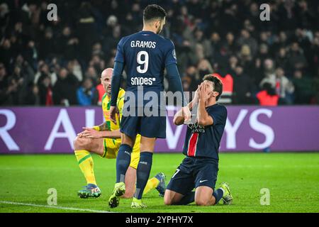 Paris, Frankreich, Frankreich. November 2024 30. Joao NEVES von PSG sieht niedergeschlagen aus und Goncalo RAMOS von PSG während des Ligue-1-Spiels zwischen Paris Saint-Germain (PSG) und dem FC Nantes im Parc des Princes Stadium am 30. November 2024 in Paris. (Kreditbild: © Matthieu Mirville/ZUMA Press Wire) NUR REDAKTIONELLE VERWENDUNG! Nicht für kommerzielle ZWECKE! Quelle: ZUMA Press, Inc./Alamy Live News Stockfoto