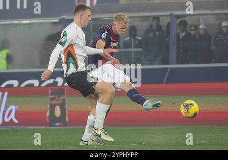 Bologna, Italien. November 2024 30. Bolognas Emil Holm während des italienischen Fußballspiels Enilive Serie A zwischen Bologna f.c. und Venezia im DallÕAra-Stadion in Bologna, Norditalien, Samstag, 30. November, 2024. Sport - Fußball - (Foto Michele Nucci Credit: LaPresse/Alamy Live News Stockfoto