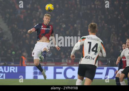 Bologna, Italien. November 2024 30. Bolognas Emil Holm während des italienischen Fußballspiels Enilive Serie A zwischen Bologna f.c. und Venezia im DallÕAra-Stadion in Bologna, Norditalien, Samstag, 30. November, 2024. Sport - Fußball - (Foto Michele Nucci Credit: LaPresse/Alamy Live News Stockfoto