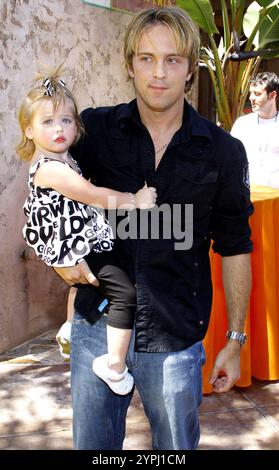 Larry Birkhead und Tochter Dannielynn bei der Simpsons Ride Opening Celebration Party, die am 17. Mai 2008 in den Universal Studios Hollywood in Universal City, Kalifornien, USA stattfand. Stockfoto