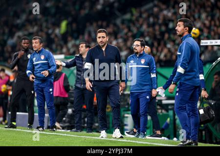 Portugal. November 2024 30. Vasco Matos Cheftrainer von Santa Clara während des Liga Portugal Betclic Matches zwischen Sporting CP und CD Santa Clara im Estadio Jose de Alvalade am 30. November 2024 in Lissabon. Liga Portugal Betclic - Sporting CP vs CD Santa Clara (Valter Gouveia/SPP) Credit: SPP Sport Press Photo. /Alamy Live News Stockfoto