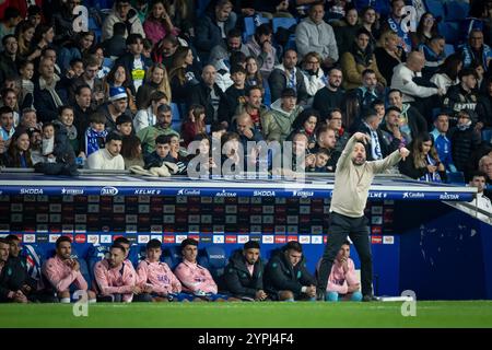 Cheftrainer Manolo Gonzalez (RCD Espanyol) gibt während eines La Liga EA Sports Matches zwischen RCD Espanyol und RC Celta im Stage Front Stadium in Barcelona, Spanien, am 30 2024. November. Foto von Felipe Mondino Stockfoto