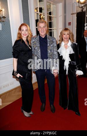 Uli Stein mit seiner Ehefrau Cornelia und Tochter Jennifer beim Movie meets Media Event am 30.11.2024 in Hamburg Movie meets Media Event in Hamburg *** Uli Stein mit seiner Frau Cornelia und Tochter Jennifer beim Movie meets Media Event am 30 11 2024 in Hamburg Movie meets Media Event in Hamburg Stockfoto