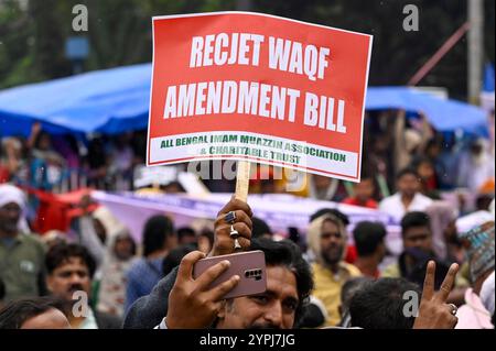 Kalkutta, Indien. November 2024 30. KALKUTTA, INDIEN - NOVEMBER 30: Aktivisten des Westbengalen Trinamool-Kongresses protestieren Minderheitszellen gegen Waqf Amendment Bill 2024 in der Esplanade am 30. November 2024 in Kalkutta. (Foto: Samir Jana/Hindustan Times/SIPA USA) Credit: SIPA USA/Alamy Live News Stockfoto