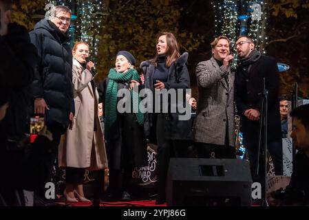 Zagreb, 301124. Beleuchtung der Weihnachtsbeleuchtung auf dem Nikola Subic Zrinski Platz mit der Anwesenheit vieler Bürger und Besucher und der Anwesenheit des Bürgermeisters Tomislav Tomasevic. Foto: Darko Tomas / CROPIX Copyright: XxDarkoxTomasx zrinjevac7-301124 Stockfoto