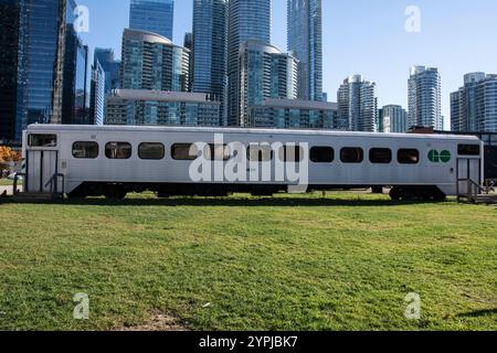 Personenwagen im Roundhouse Park am Bremner Boulevard im Zentrum von Toronto, Ontario, Kanada Stockfoto