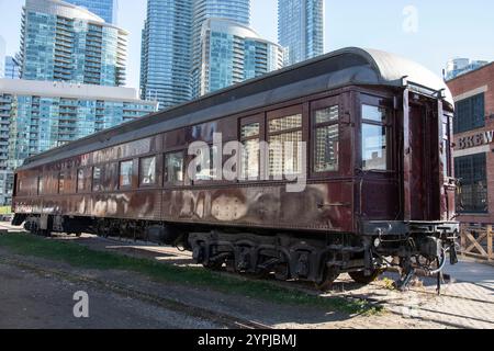 Canadian Pacific Personenverkehrswagen im Roundhouse Park auf dem Bremner Boulevard in der Innenstadt von Toronto, Ontario, Kanada Stockfoto