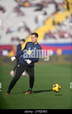 Barcelona, Spanien. November 2024 30. FC BARCELONA GEGEN UD LAS PALMAS. Am 30. November 2024 Wojciech Szczesny (25) Torhüter des FC Barcelona wärmt sich vor dem Spiel zwischen dem FC Barcelona und UD Las Palmas auf, das dem fünfzehnten Tag der La Liga EA Sports im Olimpischen Stadion Lluis Companys von Montjuic entspricht. Quelle: Rosdemora/Alamy Live News Stockfoto