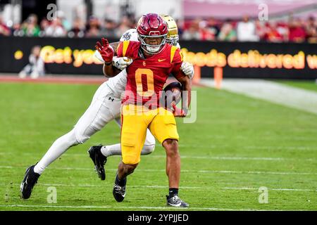 Los Angeles, CA. 30. November 2024. USC Trojans Running Back Quinten Joyner (0) läuft im vierten Quartal während des NCAA Football Spiels zwischen den Notre Dame Fighting Irish und den USC Trojans im Coliseum in Los Angeles, Kalifornien. Pflichtfoto: Louis Lopez/Cal Sport Media/Alamy Live News Stockfoto