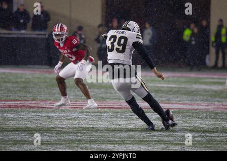 Indiana, USA. November 2024 30. (39) Ben Freehill kehrt im Memorial Stadium in Bloomington Indiana zurück. Cory Eads/Cal Sport Media/Alamy Live News Stockfoto