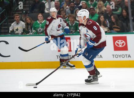 Dallas, Texas, USA. November 2024. Cale Makar #7 von Colorado Avalanche läuft auf dem Eis mit Kontrolle über den Puck während des Spiels gegen die Dallas Stars der NHL reguläre Saison im American Airlines Center. Endpunktzahl Dallas Stars 5-3 Colorado Avalanche. Am 29. November 2024 in Dallas, Texas, USA. (Kreditbild: © Javier Vicencio/eyepix via ZUMA Press Wire) NUR REDAKTIONELLE VERWENDUNG! Nicht für kommerzielle ZWECKE! Stockfoto