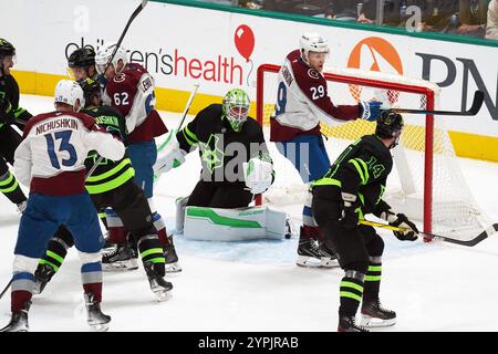 Dallas, Texas, USA. November 2024. Spieler der Dallas Stars und der Colorado Avalanche während des Spiels der NHL reguläre Saison im American Airlines Center. Endpunktzahl Dallas Stars 5-3 Colorado Avalanche. Am 29. November 2024 in Dallas, Texas, USA. (Kreditbild: © Javier Vicencio/eyepix via ZUMA Press Wire) NUR REDAKTIONELLE VERWENDUNG! Nicht für kommerzielle ZWECKE! Stockfoto