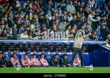 Madrid, Spanien. November 2024 30. Cheftrainer Manolo Gonzalez (RCD Espanyol) wurde während des La Liga EA Sports Matches zwischen RCD Espanyol und RC Celta im Stage Front Stadium in Aktion gesehen. Endpunktzahl: RCD Espanyol 3 - 1 RC Celta. Quelle: SOPA Images Limited/Alamy Live News Stockfoto