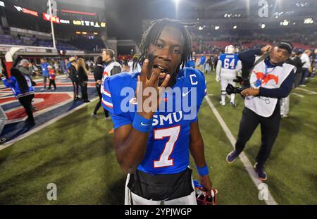 30. November 2024: Kevin Jennings, Quarterback der SMU Mustangs, reagiert, nachdem er ein College-Football-Spiel gegen die Cal Golden Bears im Gerald J. Stadium in Dallas gewonnen hat. Austin McAfee/CSM Stockfoto